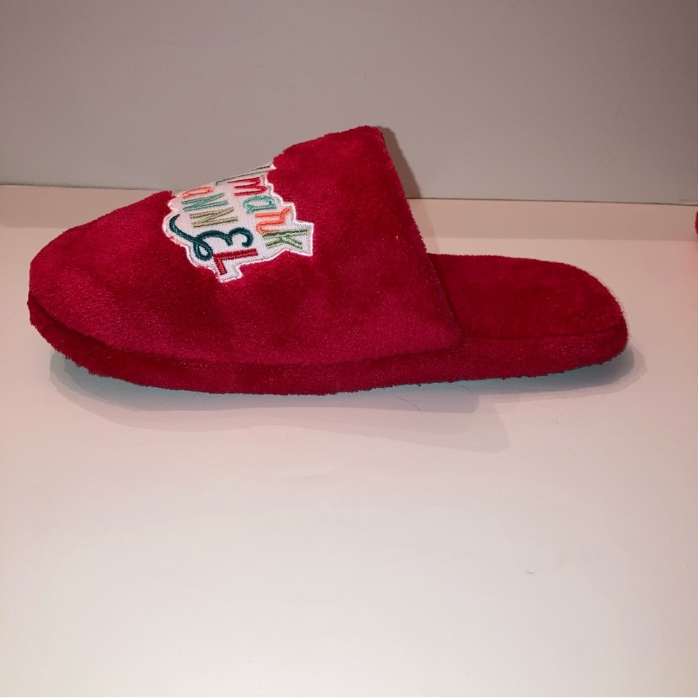 NEW Hallmark Red Women's Slippers Cozy Christmas Holiday Shoes 7 - Picture 8 of 16